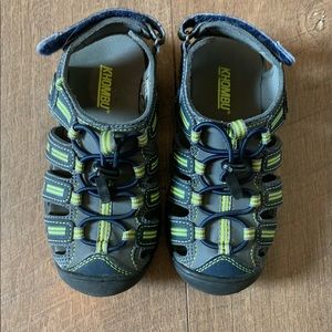 Boys Sz 12 Khombu Velcro Back Sandal